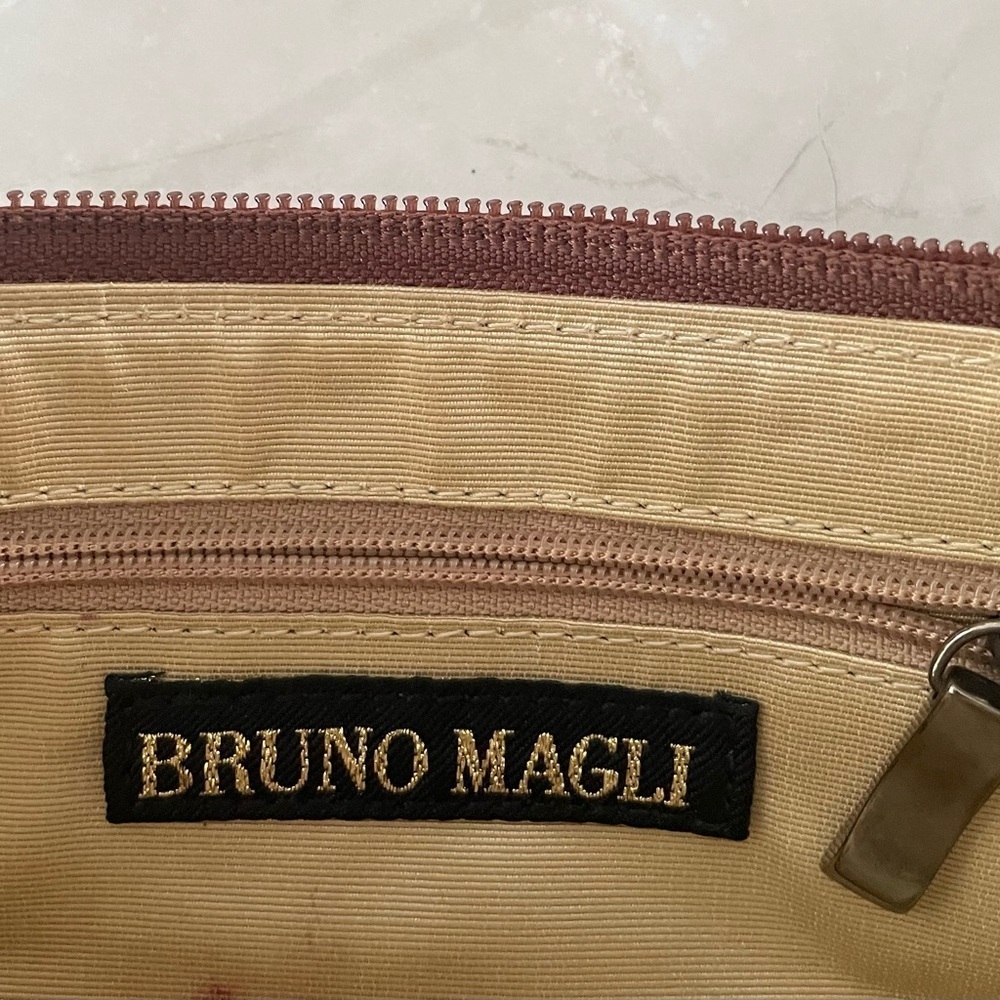 Vintage Bruno Magli
•russet colored
•Made in Italy
•Leather fabric handbag - Picture 4 of 4